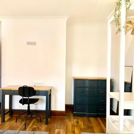 West Апартаменти *