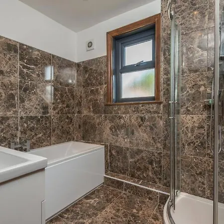 West Апартаменти *